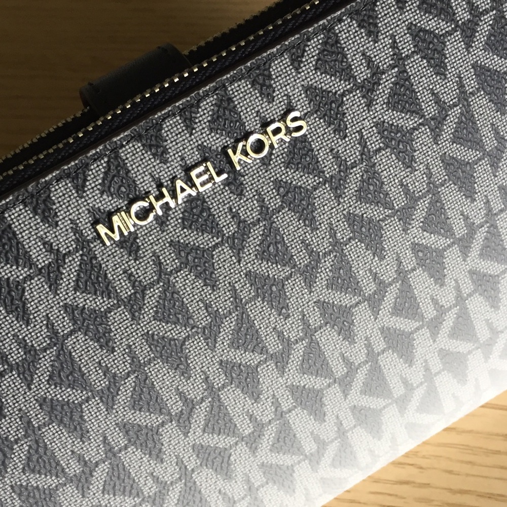 Michael Kors Navy Double Zip Phone Wallet Wristlet - Picture 4 of 10